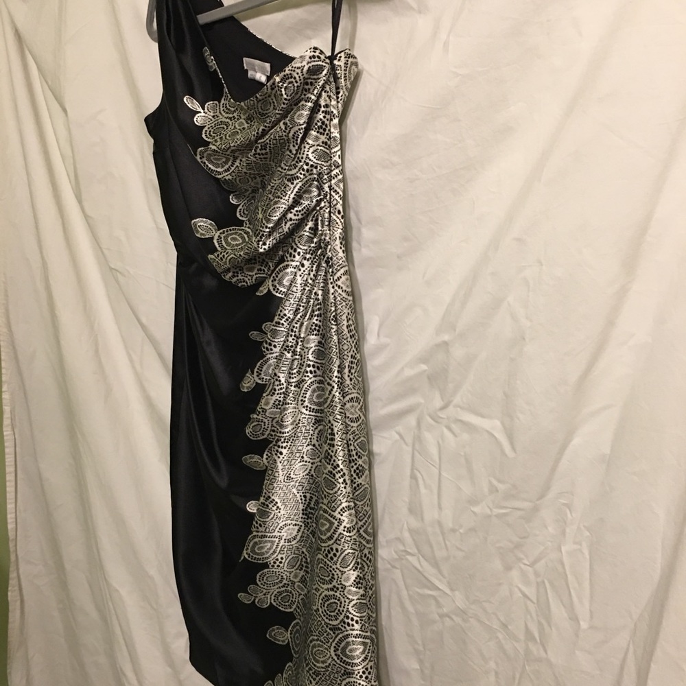 Dress - Picture 4 of 4